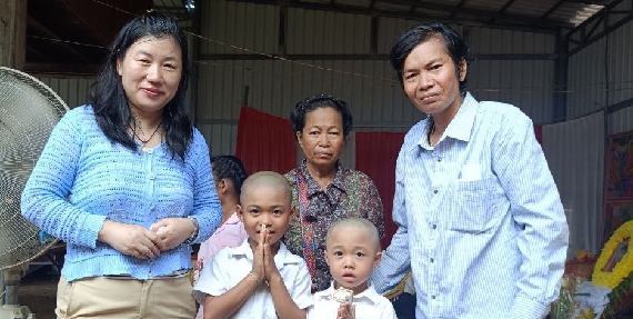 តំណាងសហជីពទឹកចិត្តកម្មករកម្ពុជា ប្រចាំក្រុមហ៊ុន ដាប់ប៊ែលយូ&ជេ (ខេមបូឌា) ឯ.ក បានធ្វើការរៃអង្គាសថវិកាចំនួន ៨៨២,៥០០រៀល ជូនសមាជិកសហជីពចំនួន២នាក់