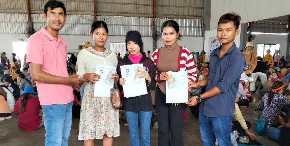 លោក មួន ម៉េង តំណាងសហជីពទឹកចិត្តកម្មករកម្ពុជា ប្រចាំក្រុមហ៊ុន ខាយណេង លេឌើរប្រដាក់ (ខេមបូឌា) ឯ.ក បានផ្ដល់ប្រាក់ឧបត្ថម្ភចំនួន ៦០០,០០០រៀល ជូនសមាជិកសហជីព១០នាក់
