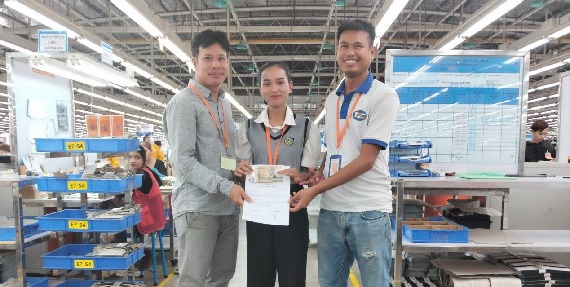 លោក សែ ចិត តំណាងសហជីពទឹកចិត្តកម្មករកម្ពុជា ប្រចាំក្រុមហ៊ុន វេនធូរ៉ា លេឌើរវែរ អឹមអេហ្វវ៉ាយ (ស៊ីឌី) ឯ.ក បានផ្ដល់ប្រាក់ឧបត្ថម្ភចំនួន១,៩២០,០០០រៀលជូនទៅដល់សមាជិកសហជីពចំនួន១៦នាក់
