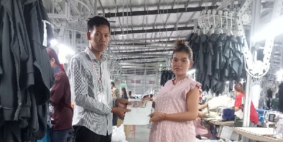 លោក ម៉ៃ ផល្លា តំណាងសហជីពកំលាំងចិត្តកម្មករកម្ពុជា ប្រចាំក្រុមហ៊ុន ហ៊ន់ខូ (ខេមបូឌា) អ៊ិនដាសស្ទ្រៀល ឯ.ក បានផ្ដល់ប្រាក់ឧបត្ថម្ភចំនួន ៤៥០,០០០រៀល ជូនសមាជិកសហជីពចំនួន៥នាក់