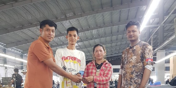តំណាងសហជីពទឹកចិត្ដកម្មករកម្ពុជា ប្រចាំក្រុមហ៊ុន លីអូណា (ខេមបូឌា) ឯ.ក បានផ្ដល់ប្រាក់ឧបត្ថម្ភចំនួន ២៧០,០០០រៀល ជូនសមាជិកសហជីពចំនួន៣នាក់