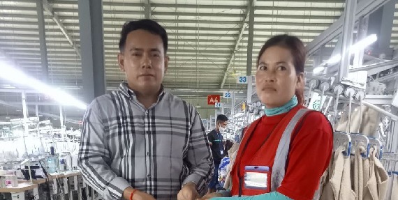 លោក ទិត សុភា និងលោក ឌី សំបាន តំណាងសហជីពទឹកចិត្ដកម្មករកម្ពុជា ប្រចាំក្រុមហ៊ុន អេជេ ថេកស្ថាយ ឯ.ក បានរៃអង្គាសថវិកាចំនួន១០២,៨០០រៀល ជូនសមាជិកសហជីពម្នាក់