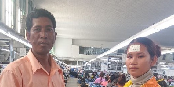លោក អ៊ឹម ចាន់ថៃ តំណាងសហជីពជំនឿចិត្តកម្មករកម្ពុជា ប្រចាំក្រុមហ៊ុន ឡូរិន ហ៊្វូតវែរ ឯ.ក បានរៃអង្គាសថវិកាចំនួន ១៦៧,៥០០រៀលជូនទៅដល់សមាជីកសហជីពម្នាក់ដែលឪពុករបស់គាត់បានទទួលមរណភាព
