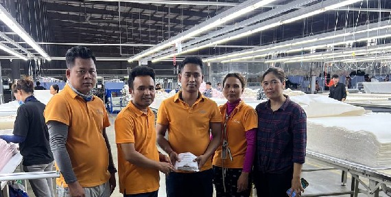 តំណាងសហជីពទឹកចិត្តកម្មករកម្ពុជា ប្រចាំក្រុមហ៊ុន ទៀន ថេកស្ថាយ (ខេមបូឌា) ឯ.ក បានរៃអង្គាសថវិកាចំនួន ៤៩៧,៤០០រៀលជូនសមាជិកសហជីពចំនួន៤នាក់