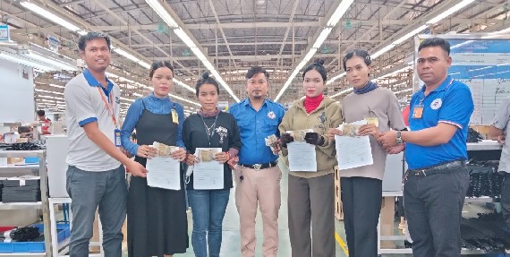 លោក សែ ចិត តំណាងសហជីពទឹកចិត្តកម្មករកម្ពុជា ប្រចាំក្រុមហ៊ុន វេនធូរ៉ា លេឌើរវែរ អឹមអេហ្វវ៉ាយ (ស៊ីឌី) ឯ.ក បានផ្ដល់ប្រាក់ឧបត្ថម្ភចំនួន៣,៧២០,០០០រៀលជូនទៅដល់សមាជិកសហជីពចំនួន៣១នាក់