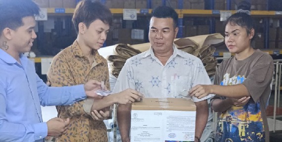 បងប្អូនកម្មករ-និយោជិត រោងចក្រ ស៊ីនប៉ូ (ខេមបូឌា) ហ៊្វូតវែរ ឯ.ក ចូលរួមថវិកាឧបត្ថម្ភចំនួន ២,៦៩៥,០០០ រៀល ជួយដល់កងទ័ព និងជនភៀសសឹក