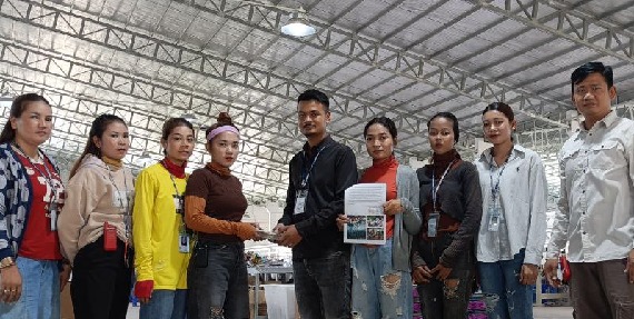 បងប្អូនកម្មករ-និយោជិត រោងចក្រ ហ្គាងដុង ស៊ីន ឌីង អ៊ិនដាសស្ទ្រៀល ឯ.ក ចូលរួមថវិកាឧបត្ថម្ភចំនួន ៥១០,០០០រៀល ជួយដល់កងទ័ព និងជនភៀសសឹក