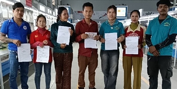បងប្អូនកម្មករ-និយោជិត រោងចក្រ ហ្សេនសែន ស៊ូ (ខេមបូឌា) ឯ.ក ចូលរួមថវិកាឧបត្ថម្ភចំនួន ៥៥០,១០០រៀល ជួយដល់កងទ័ព និងជនភៀសសឹក