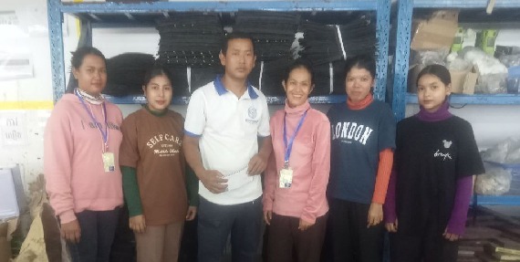 បងប្អូនកម្មករ-និយោជិត រោងចក្រ យ៉ុងហេងស៊ីង លេឌើរ (ខេមបូឌា) ឯ.ក ចូលរួមថវិកាឧបត្ថម្ភចំនួន ៤៧០,០០០រៀល ជួយដល់កងទ័ព និងជនភៀសសឹក