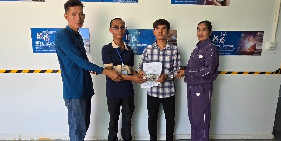 បងប្អូនកម្មករ-និយោជិត រោងចក្រ ឈី'អាន យីងតុង ឡៃថ៍ អ៊ិនដាសស្ទ្រៀល ប្រដាក់ ឯ.ក ចូលរួមថវិកាឧបត្ថម្ភចំនួន ៥៧១,០០០រៀល ជួយដល់កងទ័ព និងជនភៀសសឹក