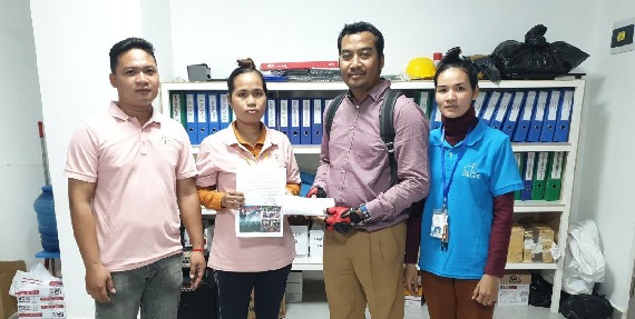 បងប្អូនកម្មករ-និយោជិត រោងចក្រ ធី អេន លី (ខេមបូឌា) លេឌើរ ប្រដាក់ ឯ.ក ព្រមទាំងកម្មករ-និយោជិត ចូលរួមថវិកាឧបត្ថម្ភចំនួន ៧១៣,០០០រៀល ជួយដល់កងទ័ព និងជនភៀសសឹក