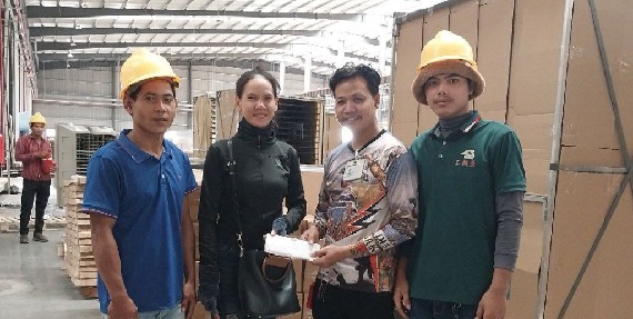បងប្អូនកម្មករ-និយោជិត រោងចក្រ យូភី អាលុយមីនៀម មេនូហ្វេកធឺរីង (ខេមបូឌា) ឯ.ក ព្រមទាំងកម្មករ-និយោជិត ចូលរួមថវិកាឧបត្ថម្ភចំនួន ៤០៧,០០០រៀល ជួយដល់កងទ័ព និងជនភៀសសឹក