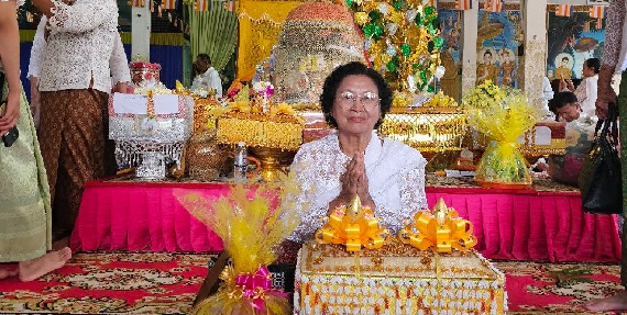 ឧបាសិកា សុខ ហុយ និងក្រុមគ្រួសារ ចូលរួមថវិកាឧបត្ថម្ភចំនួន ៥០ដុល្លា ជួយដល់កងទ័ព និងជនភៀសសឹក