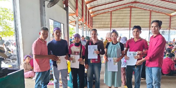 លោក មួន ម៉េង តំណាងសហជីពទឹកចិត្តកម្មករកម្ពុជា ប្រចាំក្រុមហ៊ុន ខាយណេង លេឌើរប្រដាក់ (ខេមបូឌា) ឯ.ក បាននាំយកប្រាក់ឧបត្ថម្ភចំនួន ១,២០០,០០០រៀលជូនសមាជិកសហជីពចំនួន២០នាក់