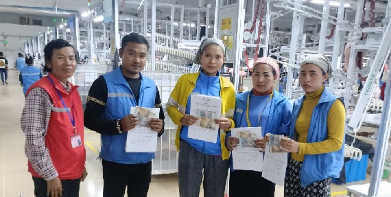 តំណាងសហជីពទឹកចិត្តកម្មករកម្ពុជា ប្រចាំក្រុមហ៊ុន ដាប់ប៊ែលយូ&ជេ (ខេមបូឌា) ឯ.ក បាននាំយកថវិកាចំនួន ៣៦០,០០០រៀលជូនទៅដល់សមាជិកសហជីពចំនួន៦នាក់