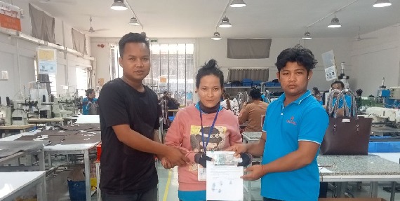 តំណាងសហជីពទឹកចិត្តកម្មករកម្ពុជា ប្រចាំក្រុមហ៊ុន មីឡានណា លេឌើរវែរ អឹម.អេហ្វ.វ៉ាយ (ខេមបូឌា) ឯ.ក បានផ្ដល់ប្រាក់ឧបត្ថម្ភចំនួន១,០៨០,២០០រៀលជូនទៅដល់សមាជិកសហជីពចំនួន៩នាក់