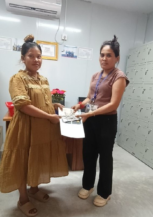 តំណាងសហជីពទឹកចិត្តស្រ្តីកម្ពុជា ប្រចាំក្រុមហ៊ុន ហ្សេនសែន ស៊ូ (ខេមបូឌា) ឯ.ក បានផ្ដល់ទឹកប្រាក់ឧបត្ថម្ភចំនួន៥២៤,៦០០រៀលជូនសមាជិកសហជីពចំនួន៣នាក់ 