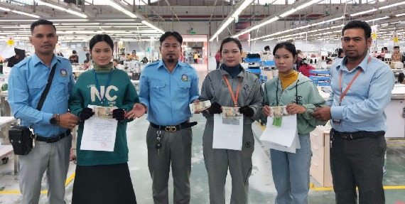 លោក សែ ចិត និងក្រុមការងារតំណាងសហជីពទឹកចិត្តកម្មករកម្ពុជា ប្រចាំក្រុមហ៊ុន វេនធូរ៉ា លេឌើរវែរ អឹមអេហ្វវ៉ាយ (ស៊ីឌី) ឯ.ក បានផ្ដល់ប្រាក់ឧបត្ថម្ភចំនួន១,៩២០,០០០រៀលជូនទៅដល់សមាជិកសហជីពចំនួន១៦នាក់