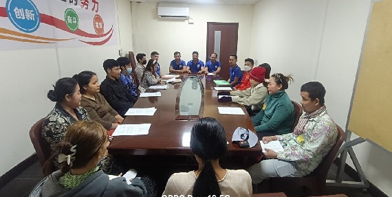 តំណាងសហជីពទឹកចិត្ដកម្មករកម្ពុជា ប្រចាំក្រុមហ៊ុន ស៊ីនប៉ូ (ខេមបូឌា) ហ៊្វូតវែរ ឯ.ក ផ្ដល់ប្រាក់ឧបត្ថម្ភចំនួន ២,០៤០,០០០រៀល ជូនសមាជិកសហជីពចំនួន១៧នាក់