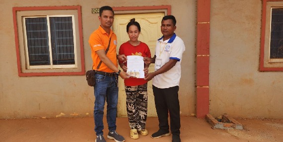 តំណាងសហជីព ប្រចាំក្រុមហ៊ុន មីឡានណាលេឌើរវែរ អឹមអេហ្វវ៉ាយ (ខេមបូឌា) ឯ.ក បានឧបត្ថម្ភទឹកប្រាក់ចំនួន៦០០,០០០រៀលជូនសមាជិកសហជីពចំនួន៥នាក់