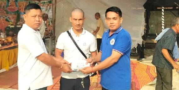 លោក ទិត្រ សុភានឹង លោក ឌី សំបាន នឹងក្រុមការងារតំណាងសហជីពទឹកចិត្ដកម្មករកម្ពុជា ប្រចាំក្រុមហ៊ុន អេជេ ថេកស្ថាយ ឯ.ក បានរៃអង្គាសទឹកប្រាក់ចំនួន១៦៥,០០០រៀលជូនទៅសមាជិកសហជីពចំនួន១នាក់