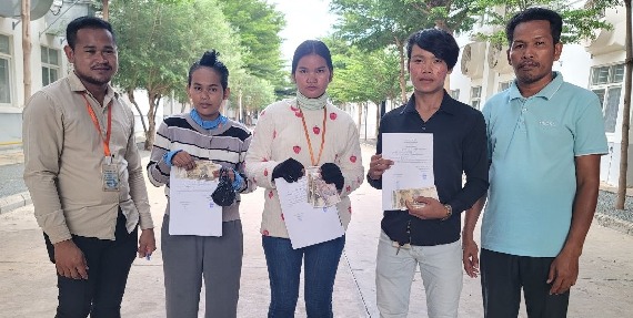 ក្រុមការងារសហជីពប្រចាំរោងចក្រ ស៊ីអិនឌឺហ្រ្គី នាំយកប្រាក់ឧបត្ថម្ភជូនបងប្អូនកម្មករ-កម្មការិនី ៧នាក់ ក្នុងឱកាសរៀបអាពាហ៍ពិពាហ៍ និងសម្រាលបុត្រ