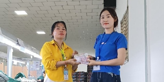 សហជីពទឹកចិត្តយុវជនកម្ពុជា នាំយកថវិកាឧបត្ថម្ភជូនសមាជិកក្នុងឱកាសរៀបអាពាហ៍ពិពាហ៍