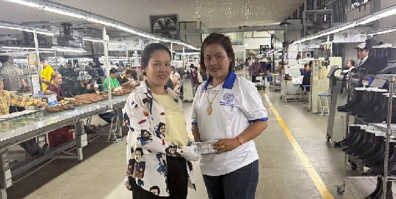 ក្រុមការងារសហជីពប្រចាំរោងចក្រ ឡូរិន្ទ ហ៊្វូតវែរ រៃអង្គាសបច្ច័យ ២០ម៉ឺនរៀល ចូលរួមការកសាងក្នុងវត្តព្រៃជុំ