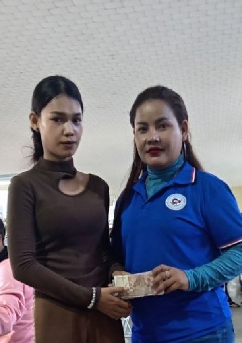 សហជីពមូលដ្ឋានរោងចក្រ ឡូរិន ហ៊្វូតវែរ នាំយកថវិកាចូលរួមរំលែកទុក្ខជូនគ្រួសារសមាជិកដែលមានមរណទុក្ខ