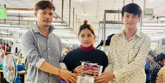 សហព័ន្ធសហជីពទឹកចិត្តយុវជនកម្ពុជា នាំយកថវិការៃអង្គាសជួយដល់កម្មការិនីដែលមានកូនឈឺធ្ងន់ នៅខេត្តតាកែវ