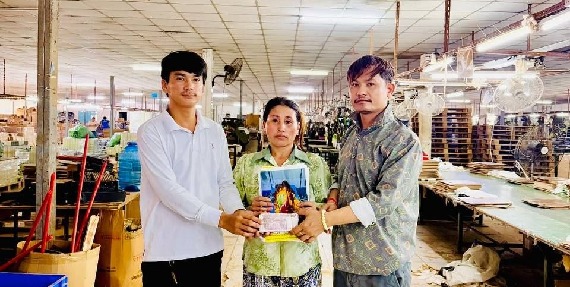 ការនាំយកថវិកាជួយឧបត្ថម្ភគ្រួសារសមាជិកដែលកំពុងមានជំងឺ