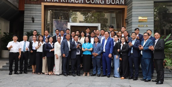 ប្រតិភូសហជីពកម្ពុជា ចូលរួមពិធីបើកវគ្គបណ្ដុះបណ្ដាលនិងផ្លាស់ប្តូរបទពិសោធន៍សហជីពកម្ពុជា-វៀតណាម