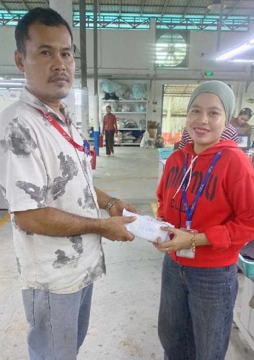សហជីព CMUY ប្រចាំក្រុមហ៊ុន យូ ជា ស៊ុន ស៊ូ ប្រូសេស៊ីង នាំយកថវិកាមនុស្សធម៌ជួយសម្រាលទុក្ខកម្មកររងគ្រោះថ្នាក់ចរាចរណ៍