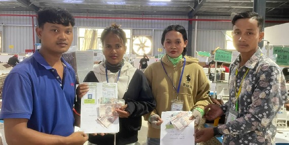 សហជីពជំនឿចិត្តកម្មករកម្ពុជា នាំយកថវិកាឧបត្ថម្ភជូនសមាជិក ៣ រូប នៅក្រុមហ៊ុន អូសិន យូញៀន ស្ព័ត